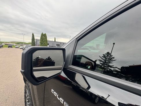 Used 2025 Chevrolet Colorado Z71 AWD/4WD image 17