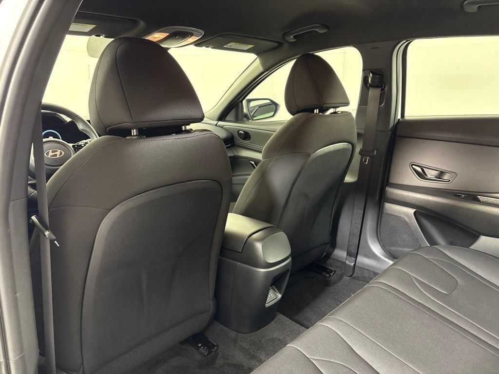 New 2025 Hyundai Elantra SEL FWD image 19