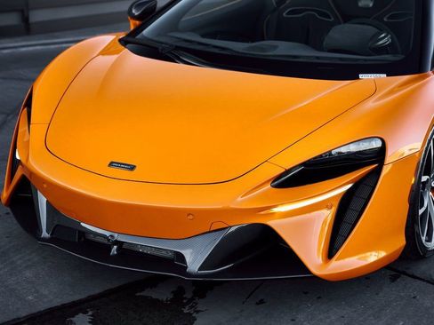 Used 2025 McLaren Artura Spider RWD image 7