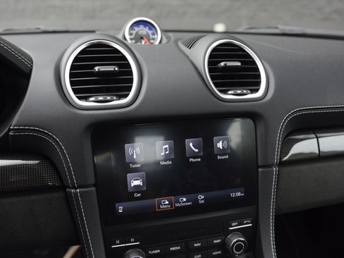 Certified 2025 Porsche 718 Cayman GTS RWD image 21