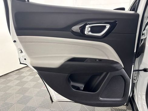 Used 2025 Jeep Compass Limited image 19