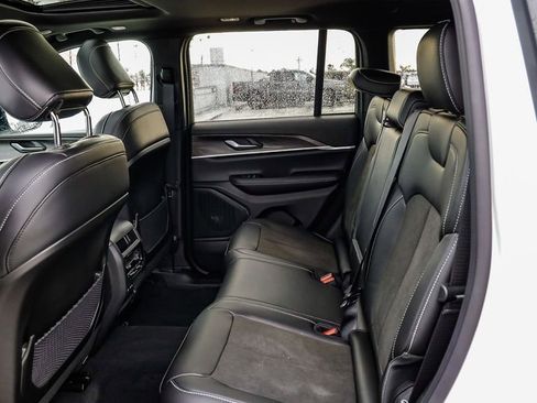 New 2026 Jeep Grand Cherokee Altitude image 23