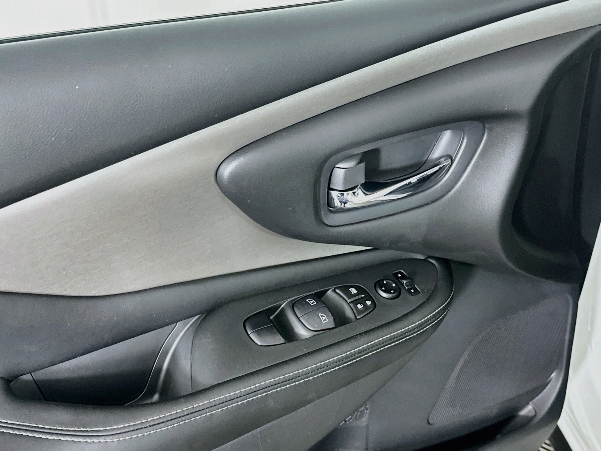 Used 2023 Nissan Murano SV FWD image 15