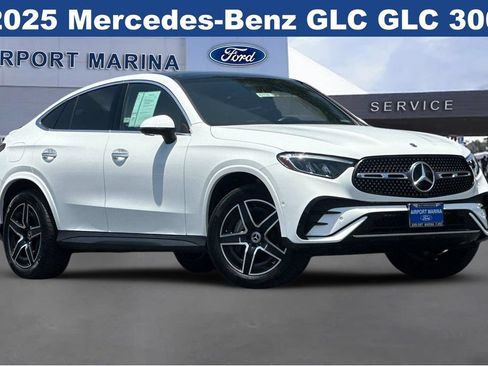 Used 2025 Mercedes-Benz GLC 300 4MATIC image 2