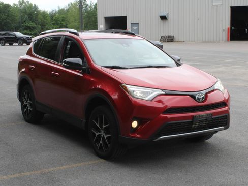 Used 2017 Toyota RAV4 SE w/ Power Special Value Package AWD/4WD image 3