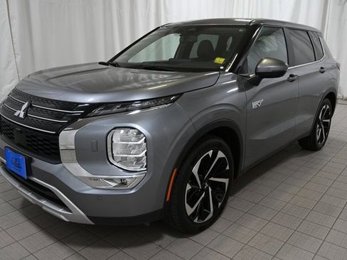 Used 2023 Mitsubishi Outlander SE image 17