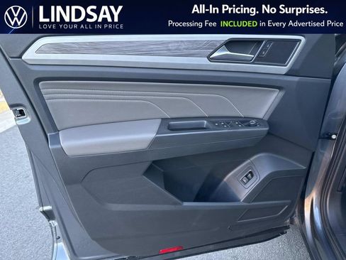 Used 2022 Volkswagen Atlas Cross Sport SE w/ Black Wheel Package image 9