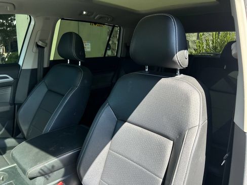 Used 2021 Volkswagen Atlas SE w/ Panoramic Sunroof Package FWD image 9