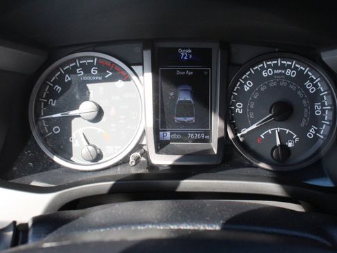 Used 2022 Toyota Tacoma TRD Off-Road AWD/4WD image 19