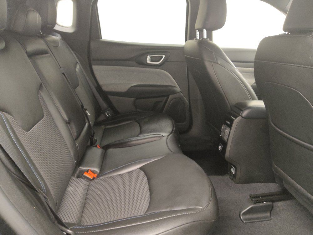 Used 2025 Jeep Compass Latitude AWD/4WD image 19