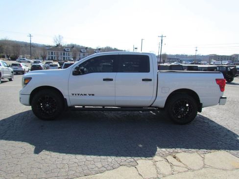 Used 2018 Nissan Titan SV w/ SV Convenience Package image 4