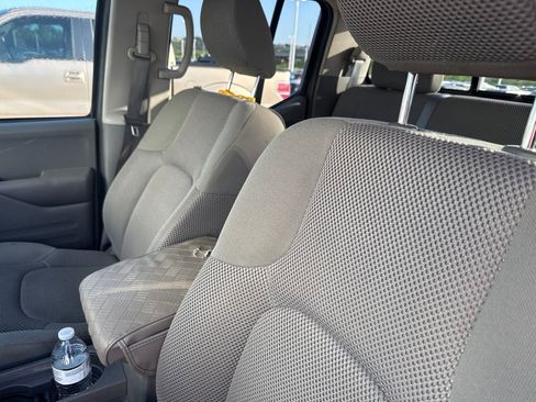 Used 2016 Nissan Frontier SV RWD image 11
