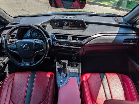 Used 2019 Lexus UX 250h F Sport AWD/4WD image 28