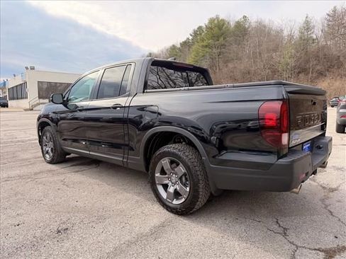 Used 2025 Honda Ridgeline TrailSport image 6