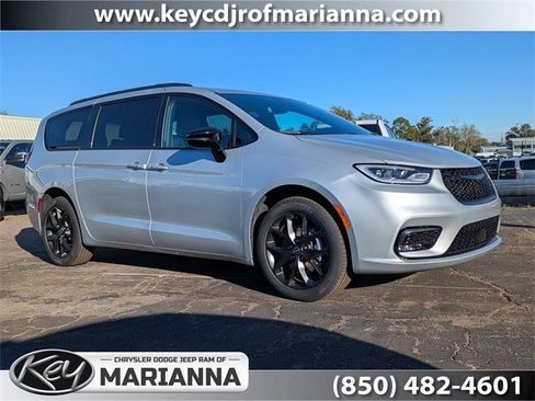 New 2026 Chrysler Pacifica Select image 1