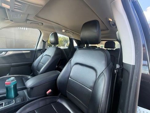 Used 2021 Ford Escape SEL w/ Technology Package FWD image 8