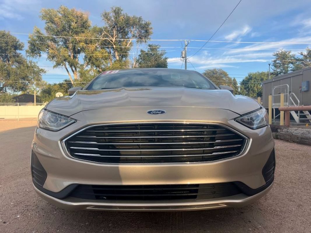 Used 2019 Ford Fusion SE FWD image 2