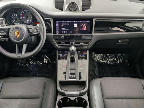 Certified 2023 Porsche Macan AWD/4WD image 20