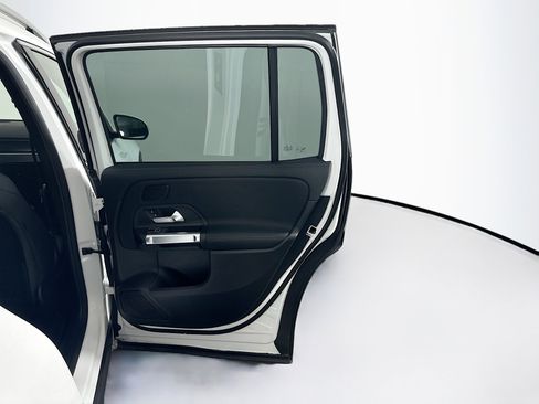 Used 2024 Mercedes-Benz EQB 250+ image 32