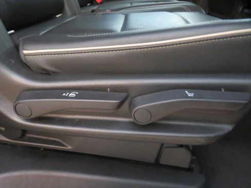 Used 2021 GMC Yukon XL SLT RWD image 25