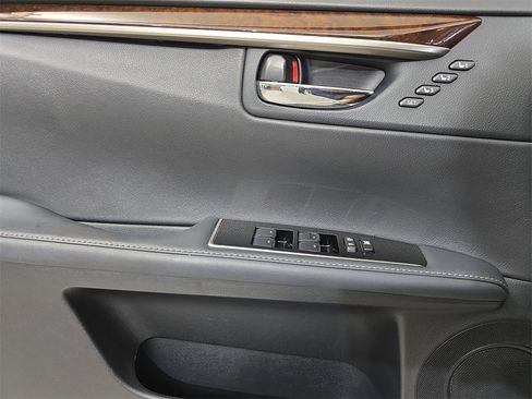 Used 2016 Lexus ES 350 w/ Luxury Package w/Wood Trim image 30