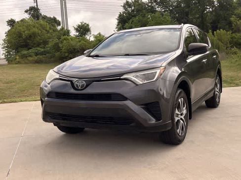 Used 2018 Toyota RAV4 LE FWD image 2