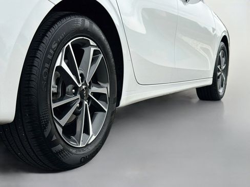 Used 2023 Kia Forte LXS w/ LXS Technology Package FWD image 9