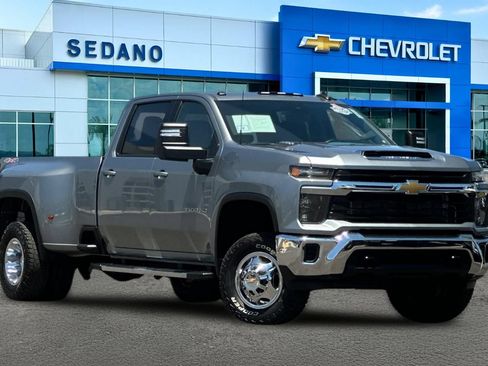 Used 2024 Chevrolet Silverado 3500 LT AWD/4WD image 2