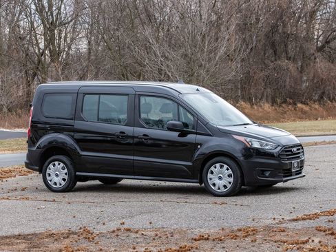 Used 2023 Ford Transit Connect XL image 3