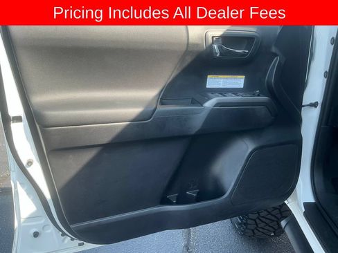 Used 2020 Toyota Tacoma TRD Off-Road AWD/4WD image 9