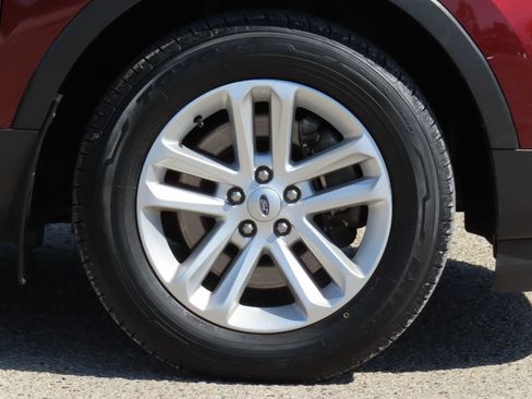 Used 2015 Ford Explorer XLT w/ Equipment Group 202B AWD/4WD image 10