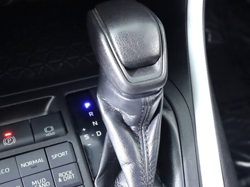 Used 2021 Toyota RAV4 LE image 23