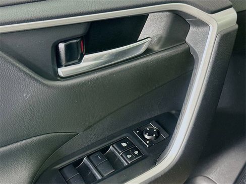 Used 2020 Toyota RAV4 XLE image 19