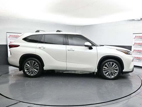 Used 2021 Toyota Highlander Platinum image 9