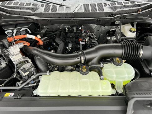 New 2025 Ford F150 Lariat w/ Equipment Group 501A Mid image 27