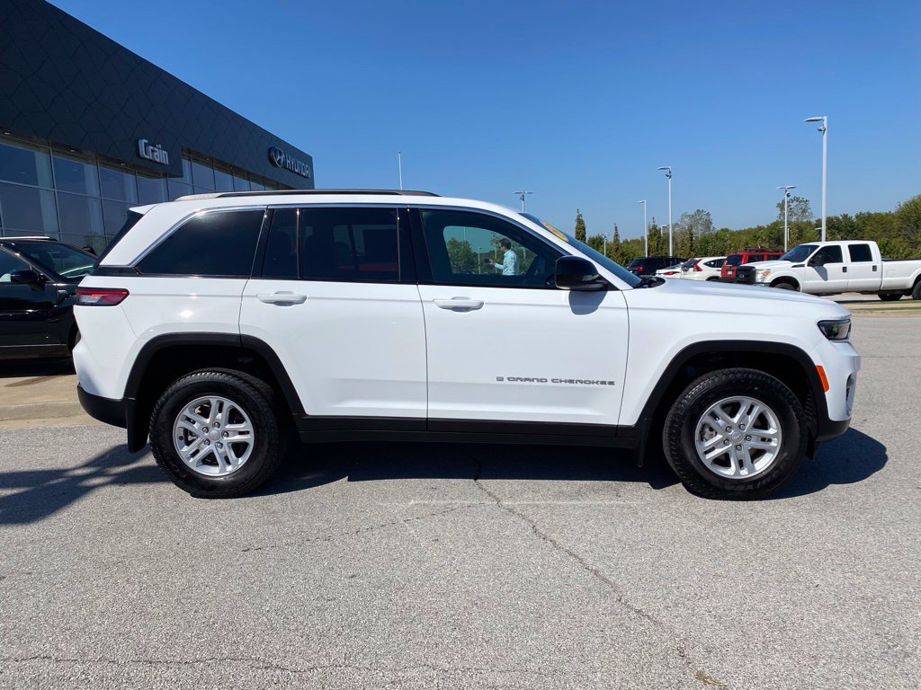 Used 2025 Jeep Grand Cherokee Laredo w/ MOPAR Finishing Package RWD image 8