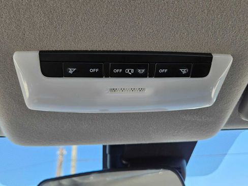 Used 2025 Nissan Versa SV FWD image 34