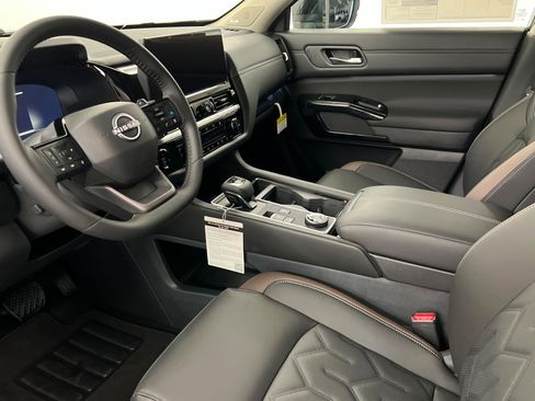 New 2026 Nissan Pathfinder Platinum image 15