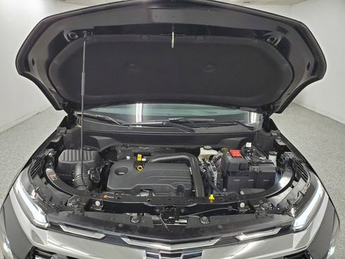 Used 2025 Chevrolet Equinox LT w/ Safety and Technology Package image 10