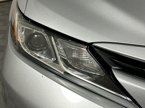 Used 2020 Toyota Camry LE image 9