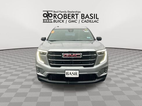 Used 2025 GMC Acadia Elevation w/ Elevation Premium Package AWD/4WD image 3