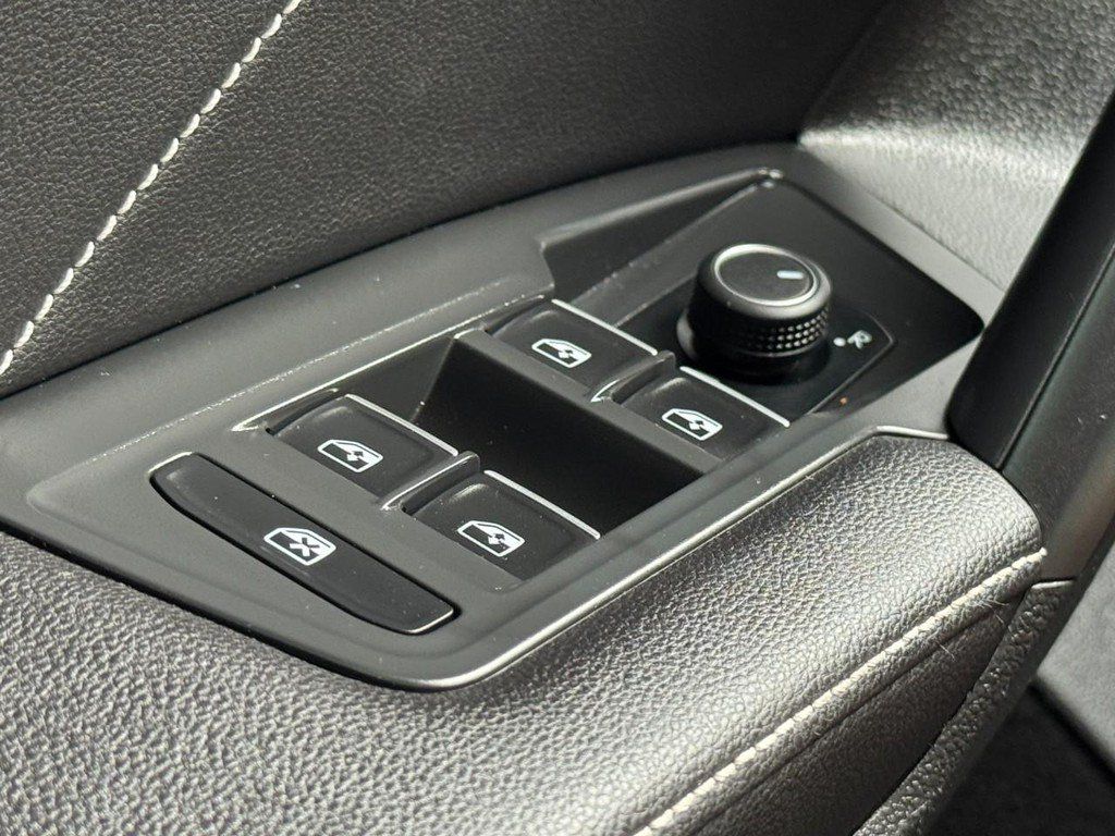Used 2023 Volkswagen Tiguan SE FWD image 26