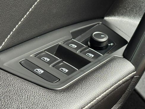 Used 2023 Volkswagen Tiguan SE FWD image 26