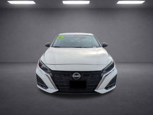 Used 2025 Nissan Altima 2.5 SV FWD image 8