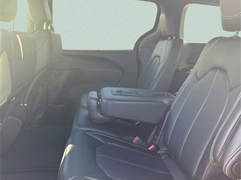 New 2026 Chrysler Pacifica Select image 20