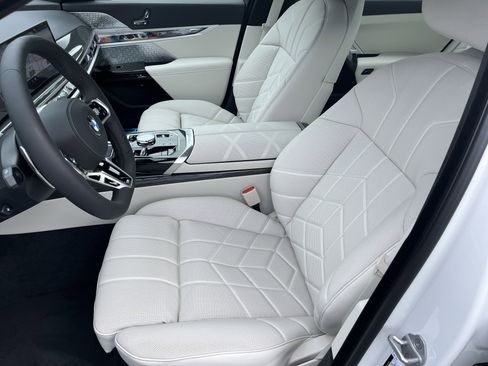 New 2026 BMW 740i image 18