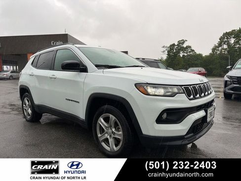Used 2024 Jeep Compass Latitude AWD/4WD image 1