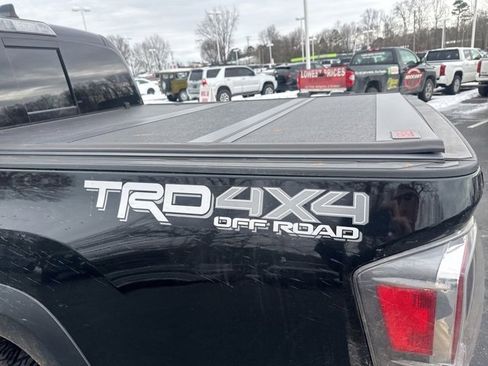 Used 2021 Toyota Tacoma TRD Off-Road image 9