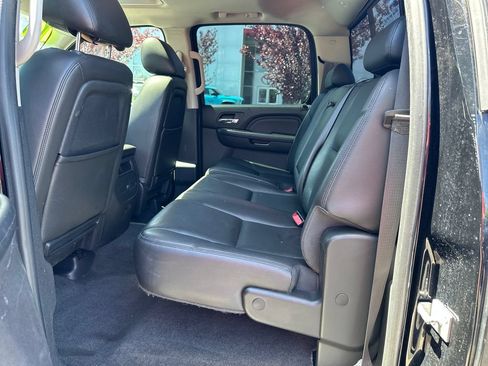 Used 2014 GMC Sierra 2500 Denali w/ Suspension Package, Off-Road AWD/4WD image 14