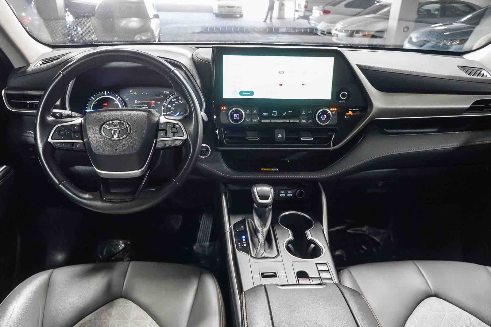 Used 2023 Toyota Highlander Bronze Edition FWD image 7